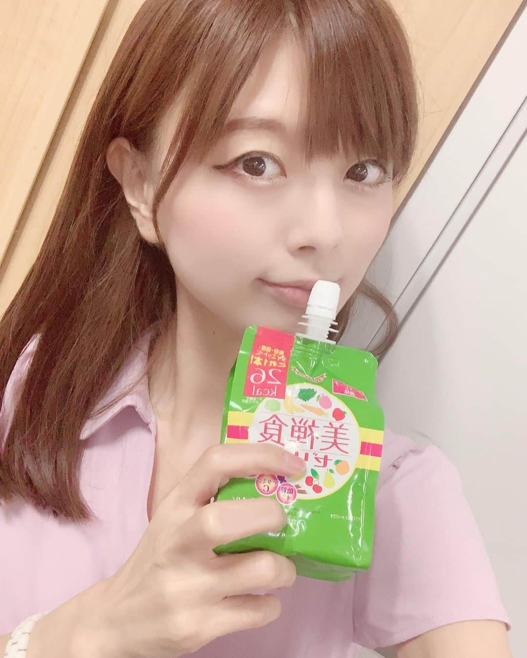 satomiさんのインスタグラム写真 - (satomiInstagram)「マダムトキのデザートワゴン🍨 食欲が止まらない〜よ🐷 * * 本気でヤバイと思いドクターシーラボのダイエット応援 セットで置き換えダイエット始めました💓 * 一食約300キロカロリーは減らせてるかな♡ 毎日ちょっとずつ体重戻してます！！！！！ 中でも1番のお気に入りは美禅食ゼリ🍎 チアシードが入ってるから満腹感もあるし 美容にも良いから一石二鳥✨ . . 今キャンペーンも行っているみたいなのでcheck🔎 してね😊✨✨ * * ✼••┈┈┈┈┈┈┈┈┈┈┈┈┈┈┈┈••✼ 【キャンペーン情報】 ▼キャンペーン名  食欲の秋も美禅食ですっきり美人！「食欲の秋」SNS投稿でダイエット応援セットをプレゼント！ ▼当選商品  抽選で30名様に美禅食シリーズを詰め合わせた「ダイエット応援セット」をプレゼント！ ▼応募期間  10月1日（火）～11月30日（土） ▼応募方法  ドクターシーラボの公式SNS（Instagram：@drcilabo_official　またはTwitter：@cilabo_official）をフォローし、以下条件で投稿。  以下2つの#タグをつける 「#ドクターシーラボ」 「#美禅食」 ✼••┈┈┈┈┈┈┈┈┈┈┈┈┈┈┈┈••✼ * #PR  #diet #training #美禅食SNSキャンペーン #ダイエット #ドクターシーラボ  #美禅食  #シーラボ #置き換えダイエット #食欲の秋 #楽やせ #スイーツ女子 #肉食女子」10月10日 18時57分 - saatoomii47