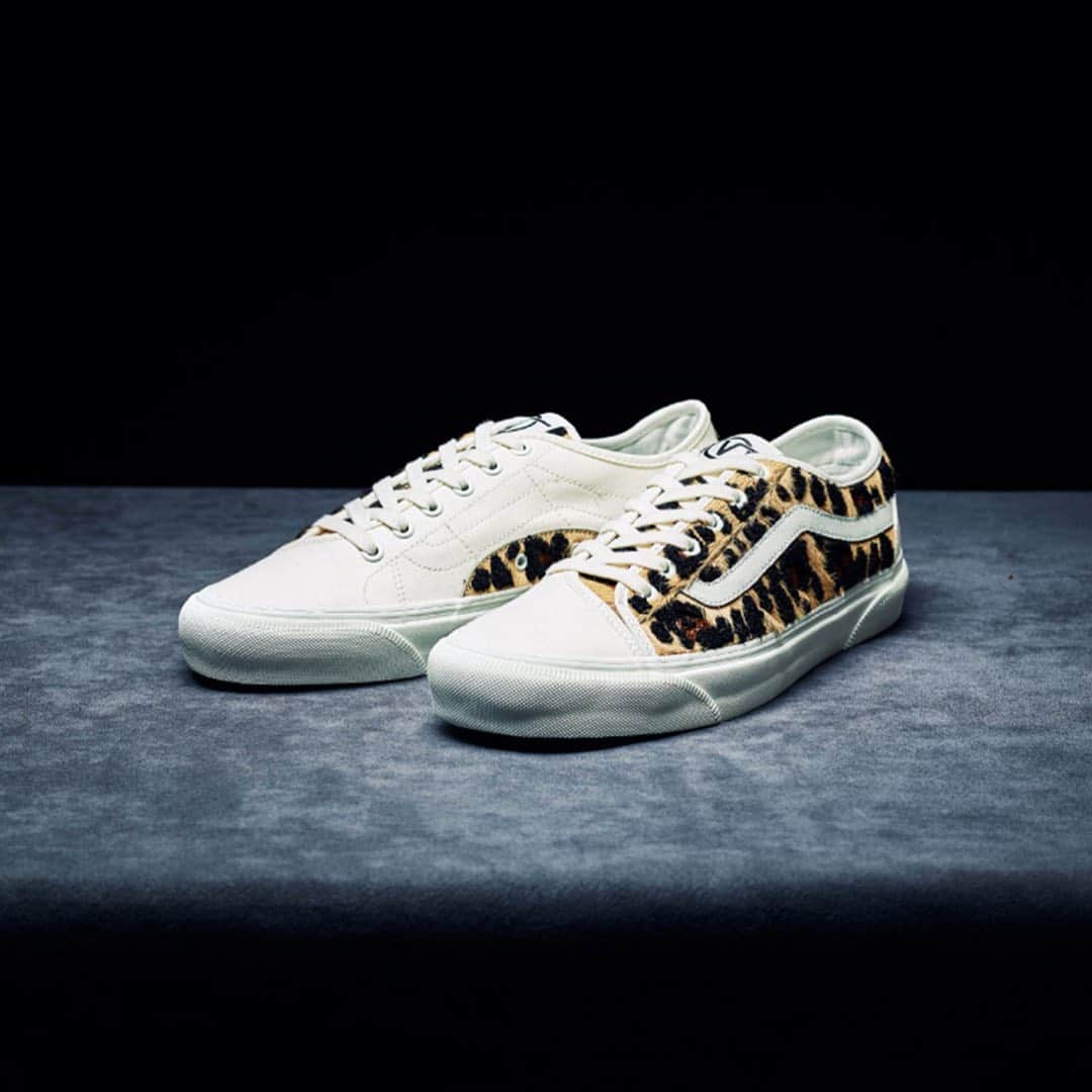HYPEBEASTさんのインスタグラム写真 - (HYPEBEASTInstagram)「@hypebeastkicks: @billys_tokyo has added vivid leopard stylings to three classic @vans silhouettes for an exclusive release. Featuring the Bess Ni, Bold Ni and Era models, fierce fabric has been applied differently on each silhouette, offering a unique juxtaposition with each shoe’s natural white canvas accents and special hits. All three pairs will be made available for pre-order at BILLY's Tokyo on October 12.⁠⠀ Photo: BILLY's Tokyo」10月10日 19時02分 - hypebeast