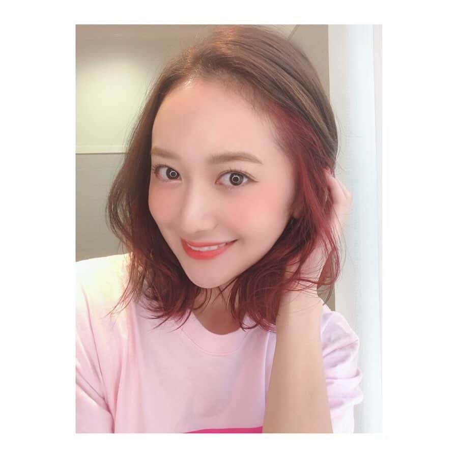 葉月ゆめさんのインスタグラム写真 - (葉月ゆめInstagram)「New Hair !!! はじめてのインナーカラー もちろん @yujiyamane がつくってくれました 👨🏼‍🔬✨ ピンクだよ〜 🍑🍑 ・ ・ 今まであまり髪色に大きな変化をつくってこなかったので とてもお気に入りです 🤤❤︎❤︎ 山根さん今回もありがとうございました最高です 🙏🏻 #newhair #newhaircolor #hairsalon #innercolor #loanaroppongi #fr2梅 #caution #ヘアカラー #インナーカラー #pink #インナーカラーピンク #ヘアサロン #美容院 #ロアナ六本木」10月10日 19時20分 - yume_hazuki