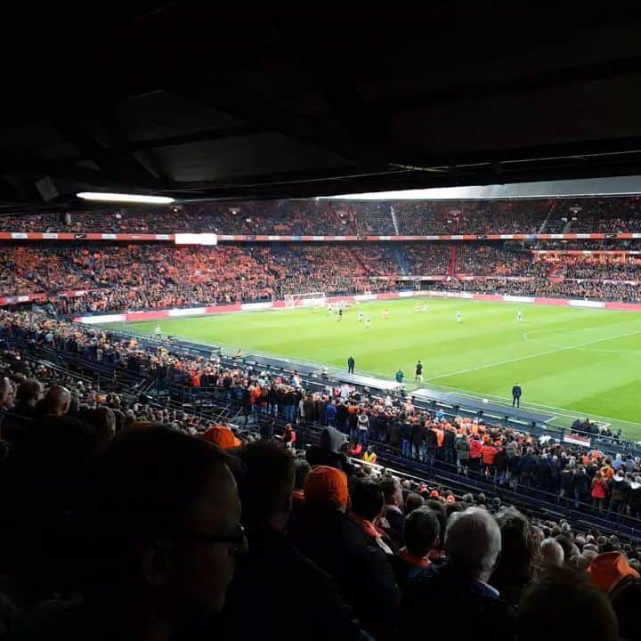 ヨス・ホーイフェルトのインスタグラム：「Cmon Oranje! And my friend @s_davis_8 who got me the ticket that sits with the N-Irish fans.」