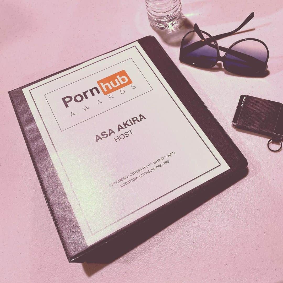 アサ・アキラさんのインスタグラム写真 - (アサ・アキラInstagram)「Omgggg here we go! I’m so ready to host the 2019 pornhub Awards! Watch what could possibly go down as the most embarrassing night of my life (#dontfall #dontfall #dontfall) LIVE at 8pm tomorrow night Oct 11」10月11日 5時37分 - asahole