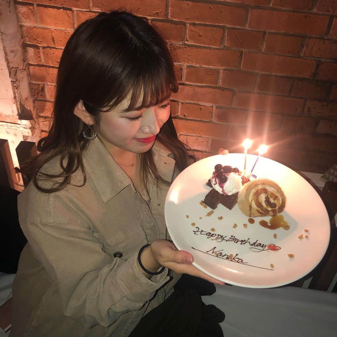 青木菜花さんのインスタグラム写真 - (青木菜花Instagram)「.﻿ .﻿ 遅めの誕生日、友達に﻿ お祝いしてもらっちゃった😝💞﻿ ﻿ ここのカフェ雰囲気すごく素敵だったなあ﻿ .﻿ .﻿ #誕生日サプライズ #20thbirthday #カフェ #茶の間カフェ #赤レンガ倉庫 #横浜 #誕生日プレート #instalike #instagood #instalove #l4l #f4f #なのかふぇ巡り」10月10日 21時25分 - nanoka_0711