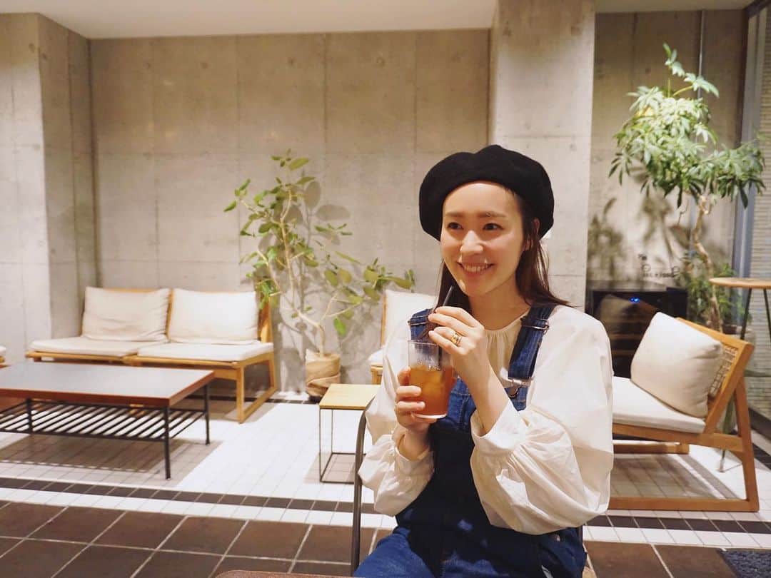 のインスタグラム：「久しぶりのおしゃカフェ。﻿ ウレシイ♡﻿ ﻿ ﻿ 最近ベレー帽ばかりかぶってる👩🏻‍🎨♡﻿ ﻿ ブログ書きました。」