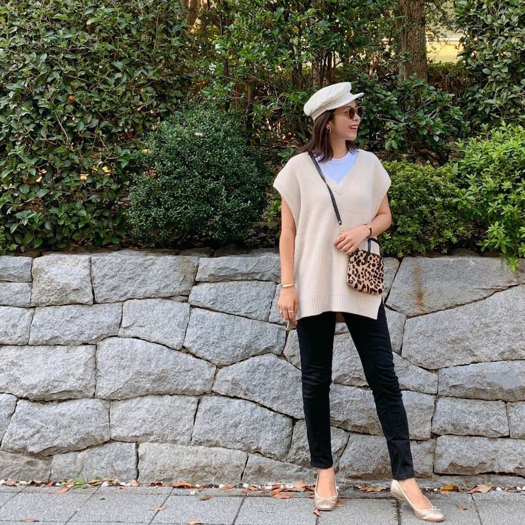 Sayakaのインスタグラム：「* GUニットベストの着まわし💁‍♀️💓 涼しくなってきたから、 半袖に合わせるのはそろそろ終わりかなぁ🍁🍂🎃 . . . #fashion #outfit #coordinate #ootd #simple #basic #casual #uniqlou #gu #blackdenim #denimlover #muguet #giannichiarini #farfalle  #sayakascoordinate #今日の服 #コーディネート #コーデ #シンプル #シンプルコーデ  #カジュアル #ユニクロユー #スキニー #ジーユー #ミュゲ #MUGUETキャス #ジャンニキアリーニ #ファルファーレ #バレエシューズ」