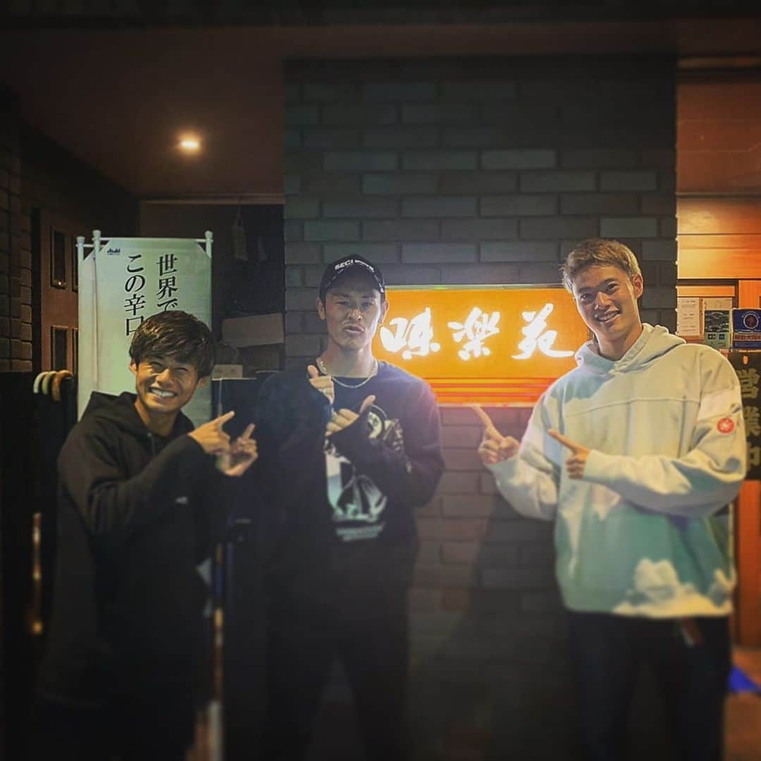 村山智彦のインスタグラム：「ㅤㅤㅤㅤㅤㅤㅤㅤㅤㅤㅤㅤㅤ ご馳走になってばっかりじゃ…。 可愛い後輩を連れて。 第２回　漢村山会 ㅤㅤㅤㅤㅤㅤㅤㅤㅤㅤㅤㅤㅤ  #ヤマトにこんな可愛い笑顔されたら #まーた女性ファン増えるわ #ずるいなぁ #ホンマに2個下なのか #2夜連続の米原はキツい #まぁリハビリって辛いのわかってるからえぇけど #ヤマトのインスタで褒めすぎな俺の事こと #なーんも出んよ笑 #どのお肉も美味しいお肉でした #みんなで目標達成しよ #💪🏼💪🏼💪🏼 #今井君次来るのかな」