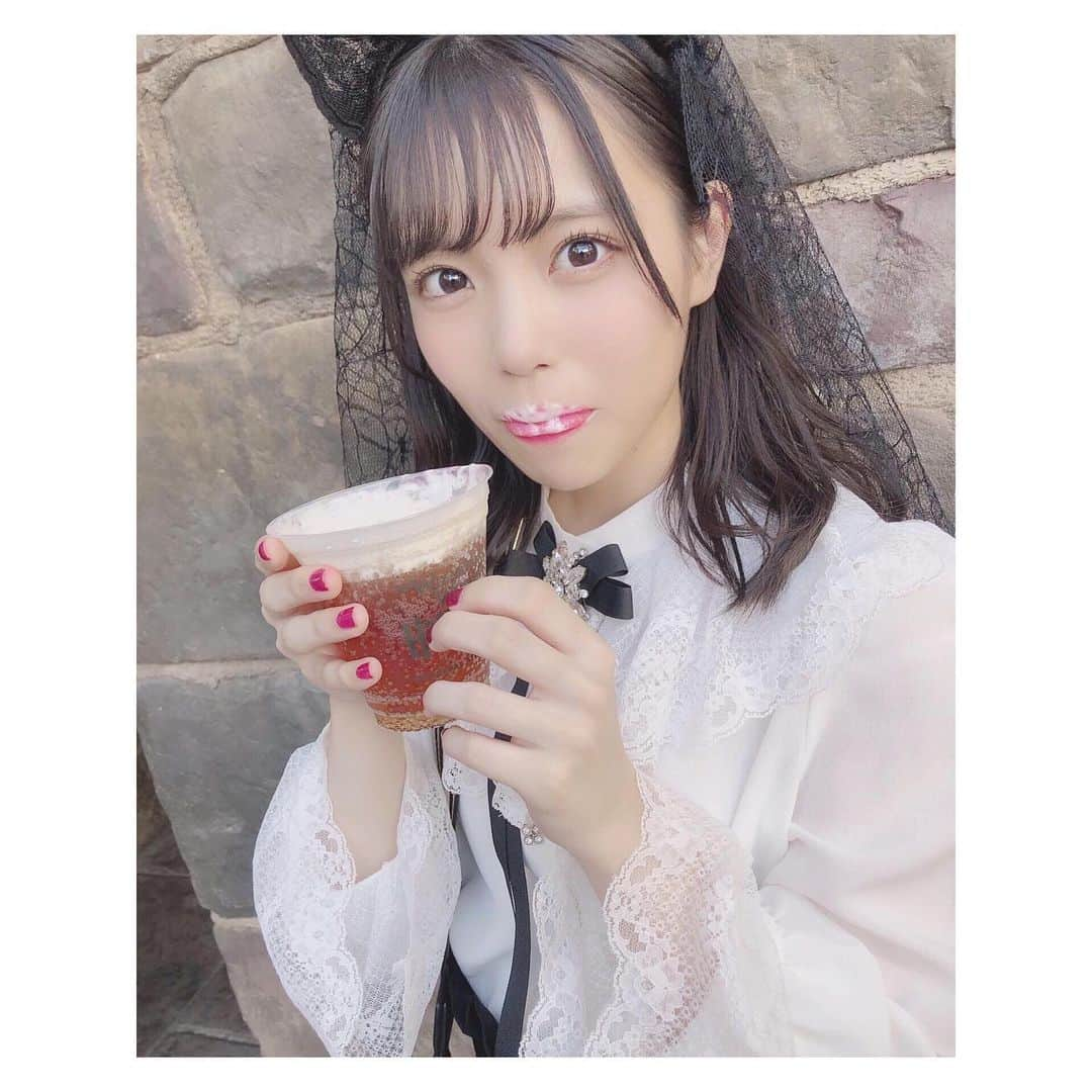 岩田陽菜さんのインスタグラム写真 - (岩田陽菜Instagram)「#ユニバハロウィン してきた〜！！！❤︎﻿👻🎃🧟‍♀️❤︎ #たまぴよ で！！！﻿🐇🐥 ﻿ 今日からもうお腹いっぱいってなるぐらい#ユニバ の画像ですが許して〜🥺❤︎﻿ ﻿ 今日も写真が多すぎて決められなかったよ！！！笑😂﻿ ﻿ ﻿ #仮装 #ホラーナイト #ユニバコーデ #モノトーンコーデ #猫 #cat #花嫁 #ハロウィン #Halloween #コスプレ #ハロウィンコスプレ #USJ #universalstudiosjapan #バタービール #butter #泡 #ハリーポッター #harrypotter」10月10日 22時11分 - hina_naso_stu48