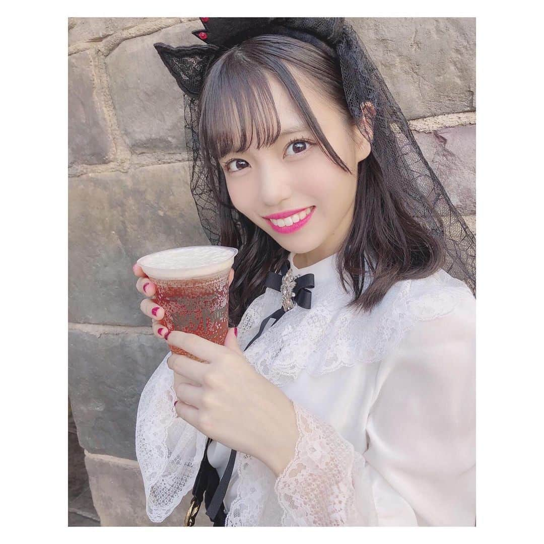 岩田陽菜さんのインスタグラム写真 - (岩田陽菜Instagram)「#ユニバハロウィン してきた〜！！！❤︎﻿👻🎃🧟‍♀️❤︎ #たまぴよ で！！！﻿🐇🐥 ﻿ 今日からもうお腹いっぱいってなるぐらい#ユニバ の画像ですが許して〜🥺❤︎﻿ ﻿ 今日も写真が多すぎて決められなかったよ！！！笑😂﻿ ﻿ ﻿ #仮装 #ホラーナイト #ユニバコーデ #モノトーンコーデ #猫 #cat #花嫁 #ハロウィン #Halloween #コスプレ #ハロウィンコスプレ #USJ #universalstudiosjapan #バタービール #butter #泡 #ハリーポッター #harrypotter」10月10日 22時11分 - hina_naso_stu48