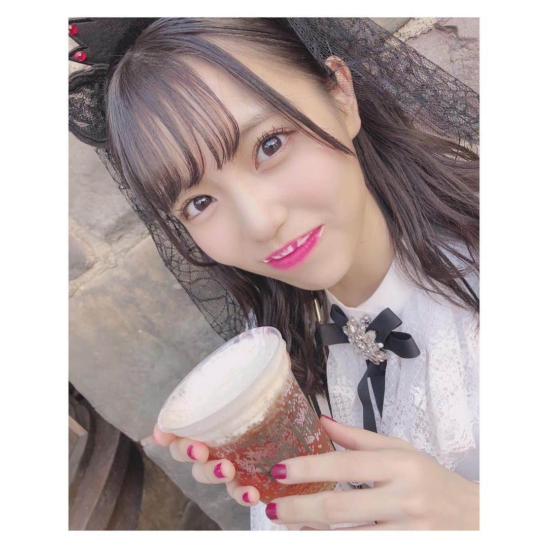 岩田陽菜さんのインスタグラム写真 - (岩田陽菜Instagram)「#ユニバハロウィン してきた〜！！！❤︎﻿👻🎃🧟‍♀️❤︎ #たまぴよ で！！！﻿🐇🐥 ﻿ 今日からもうお腹いっぱいってなるぐらい#ユニバ の画像ですが許して〜🥺❤︎﻿ ﻿ 今日も写真が多すぎて決められなかったよ！！！笑😂﻿ ﻿ ﻿ #仮装 #ホラーナイト #ユニバコーデ #モノトーンコーデ #猫 #cat #花嫁 #ハロウィン #Halloween #コスプレ #ハロウィンコスプレ #USJ #universalstudiosjapan #バタービール #butter #泡 #ハリーポッター #harrypotter」10月10日 22時11分 - hina_naso_stu48