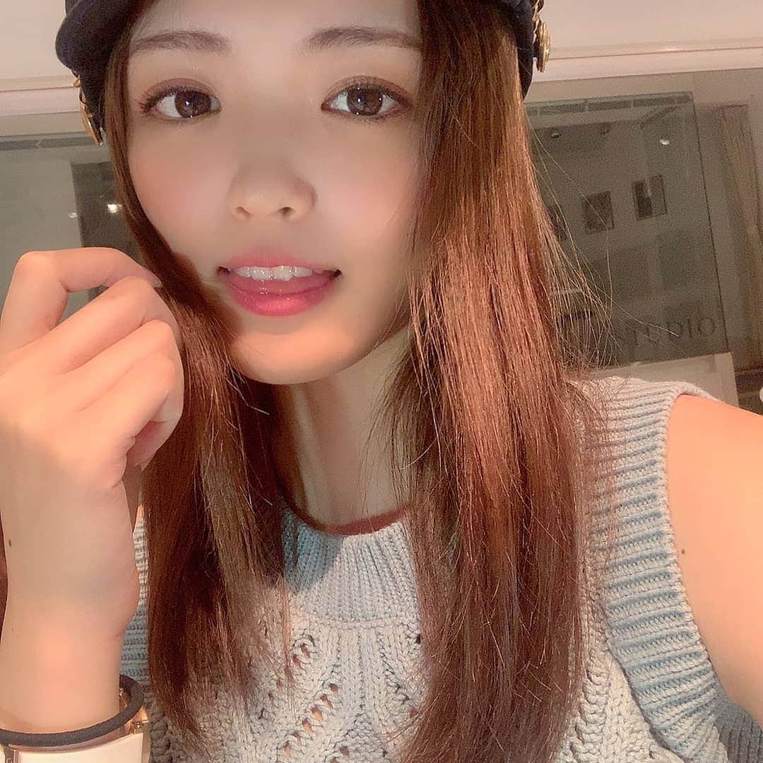 實近菜那（ななちゃら）のインスタグラム：「. . . 裸眼希望が多かったけん 裸眼でパシャリ👀 前髪ないと違和感でしかない。 . 2回目のメイクレッスン💄👄✨ 全身CECIL Mc BEEコーデ☝️ 同じレッスンのようこも170cmなのよ💗 . . ⚠明日すごい暇だから凄いどうでもいいコメントくれたら面白く返すってことをするね🗣 . . #自撮り #メイク #メイクアップ #make #makeup #model #170cm #レッスン #サトルジャパン #satorujapan #Instagram#instapic #instagood #instalike #Girl #좋아요 #좋아요반사 #좋아요태러 #좋아요환영 #裸眼  #實近菜那 #さねちかなな #ななちゃら」