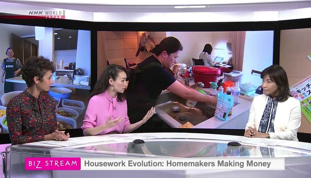 シャウラさんのインスタグラム写真 - (シャウラInstagram)「Just three women discussing the fact that Japanese men only do 15minutes of housework a day on average. WOW. Watch the latest episode of Biz Stream from the link in my profile. ３人の女性がスタジオで「なぜ日本の男性は世界的に見て家事をやらないのか」をディスカッション。最新のビズストリームはプロディールにはってるリンクからどうぞ！ #nhkworld #nhk #bizstream」10月10日 22時23分 - shaula_vogue