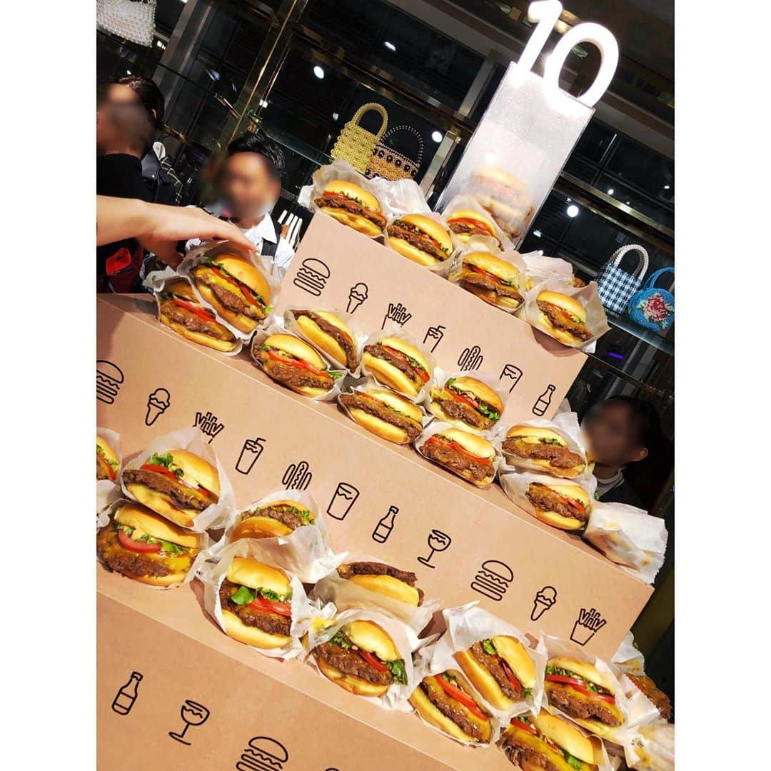 木南晴夏さんのインスタグラム写真 - (木南晴夏Instagram)「アイシテル #🍔」10月10日 22時25分 - kinamitopan