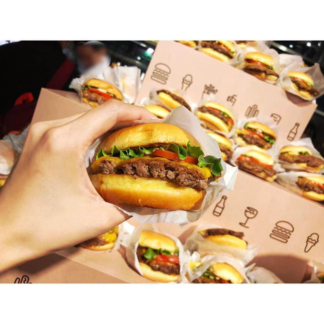 木南晴夏さんのインスタグラム写真 - (木南晴夏Instagram)「アイシテル #🍔」10月10日 22時25分 - kinamitopan