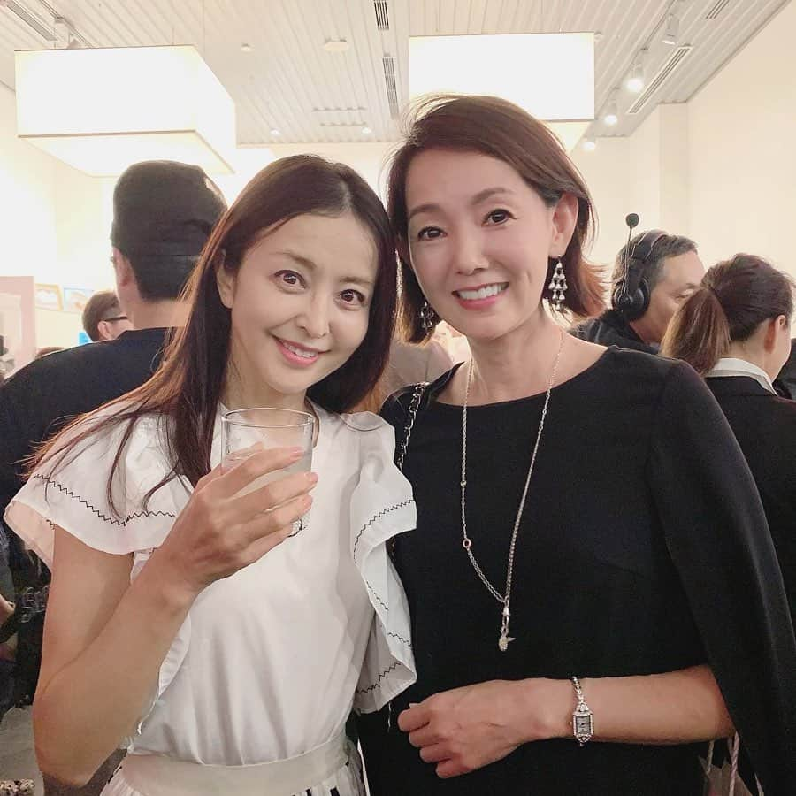 大桃美代子さんのインスタグラム写真 - (大桃美代子Instagram)「新しいコラボは住居。  F1公式シャンパーニュ「CARBON」と不動産会社「FIDO」 、そしてポルシェ。  マンションにカーシェアリングが付いて、インテリアなど、ポルシェのデザインも入って 共有部分をゴージャスにシェアする。  凄いマンションが出来そう。  話題になる事間違い無し。  芸能人いっぱいのパーティーでした。  #ポルシェ  #Porsche  #CARBO #シャンパーニュ  #FIDO  #instagood  #ヒロミ#instafollow  #大桃美代子 #フィード#シャンパンカーボン#ポルシェ#ラグジュアリー」10月10日 22時41分 - miyoko_omomo