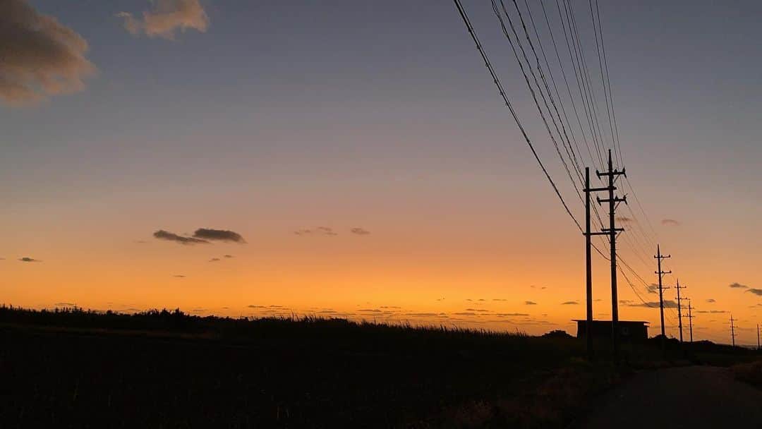 横田ひかるさんのインスタグラム写真 - (横田ひかるInstagram)「1番好きな空の時間。  #sunset #波照間島」10月10日 22時43分 - _rncn950805