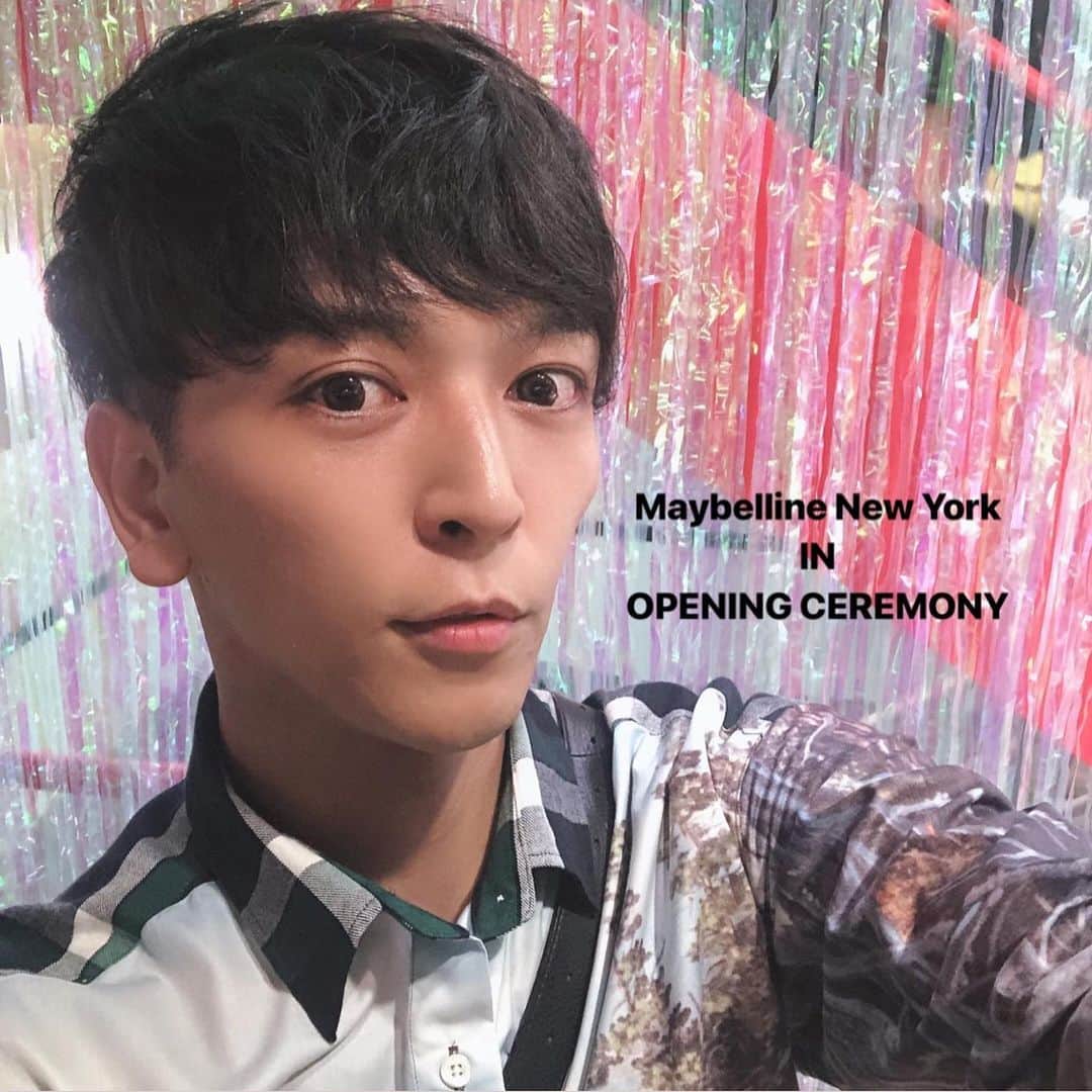 小西さやかのインスタグラム：「【人気の落ちないリップの新色はベリー】 . アシスタントのうこんさん　@ucon3 が、オープニングセレモニー10周年記念イベントで行われたメイベリンニューヨークのイベントに行ってきてくれました！ . 落ちないマットリップ「SPステイ マットインク」にブルーベースの方が使いやすいベリー系が3色追加！！ . ※今までの色マップと塗ってみた動画があるのでスライドしてね。 . 若い世代に本当に落ちないとすごく人気の商品なんです。 日本だとここまで染料を高配合したリップはつくらないのですが、海外だと色素がほぼ染料ですね。 . 揮発性オイルのジメチコンも配合されており密着感と落ちにくさはむちゃくちゃ高そうです。 . 唇が荒れやすい人は必ず店頭やイベントで試してから買ってね。  #メイベリンニューヨーク #オープニングセレモニー #maybelline  #openingceremony  #10周年 #アニバーサリー #アニバーサリーパーティー #メイベリンリップ #落ちないリップ #ティントリップ #マットリップ #新色リップ  #アシスタント #男性も #コスメコンシェルジュ #spステイマットインク マットインク #ベリー #ベリー系カラー　#ティント　#トレンドメイク #落ちない口紅  #落ちないリップ #落ちない　#落ちないメイク」