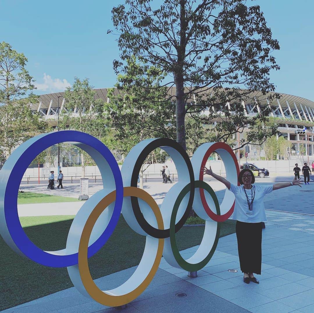 田中ウルヴェ京さんのインスタグラム写真 - (田中ウルヴェ京Instagram)「先日はJOC国際部と打ち合わせで。 その後、ちょこっと今井さんにオリンピックミュージアム案内していただいた。 一階に歴代金メダリストのお写真。😍 このあたりは小さい頃から来てた場所だから、、、変わりゆく街並みは感慨深いです。。。#オリンピック2020」10月10日 22時50分 - miyako.tanaka.oulevey