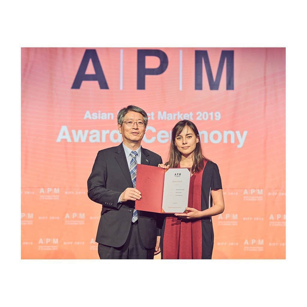 中井ノエミのインスタグラム：「🔥🏅SUPERTHRILLED & SUPERHUMBLED to take over from Hou Hsiao Hsien, Kurosawa Kiyoshi, Bong Joon-ho & co! ❤ ❤ ❤ Massive thanks to the fabulous APM team/Busan film festival (and special shoutout to @variety for never ever spelling my name right) . . . #busanfilmfestival #BIFF #APM #asianprojectmarket #femalefilmmaker #femalefilmmakerfriday #variety #filmmaking #upandcomingdirector #busanaward #woopwoop #cinema #writerdirector #asianfilmmaker #filmfestival #filmmarket @busanfilmfest #baftacrew」