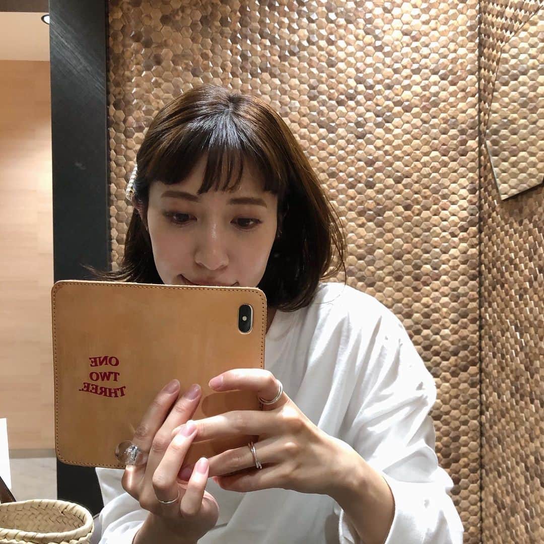 のインスタグラム：「. この携帯のけても おんなじロゴ出てくるよ🤗 . . #onetwothree__」