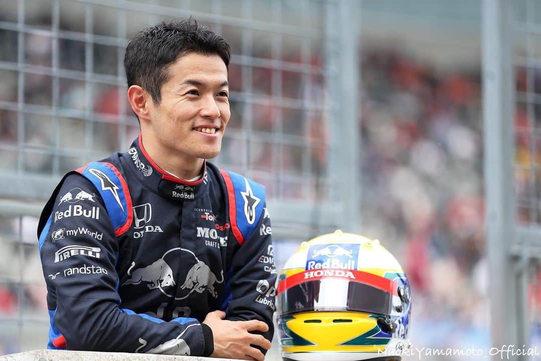 山本尚貴のインスタグラム：「いよいよ明日F1で鈴鹿を走ります！ ここまで出来る限りの準備をして来ましたが、それでもいいパフォーマンスが発揮出来るよう乗り込むギリギリまで準備をしたいと思います。 応援してくださる皆さんに最高の舞台を用意してもらえた事に感謝をしながら90分間のフリー走行を1周1周大切に走りたいと思います。 . Finally I'm going to drive to F1 machine at Suzuka tomorrow. Not enough time but I'm ready for FP1! I'll do my best for the team and myself. I'd like to show you a good performance as much as possible. See you tomorrow👍」