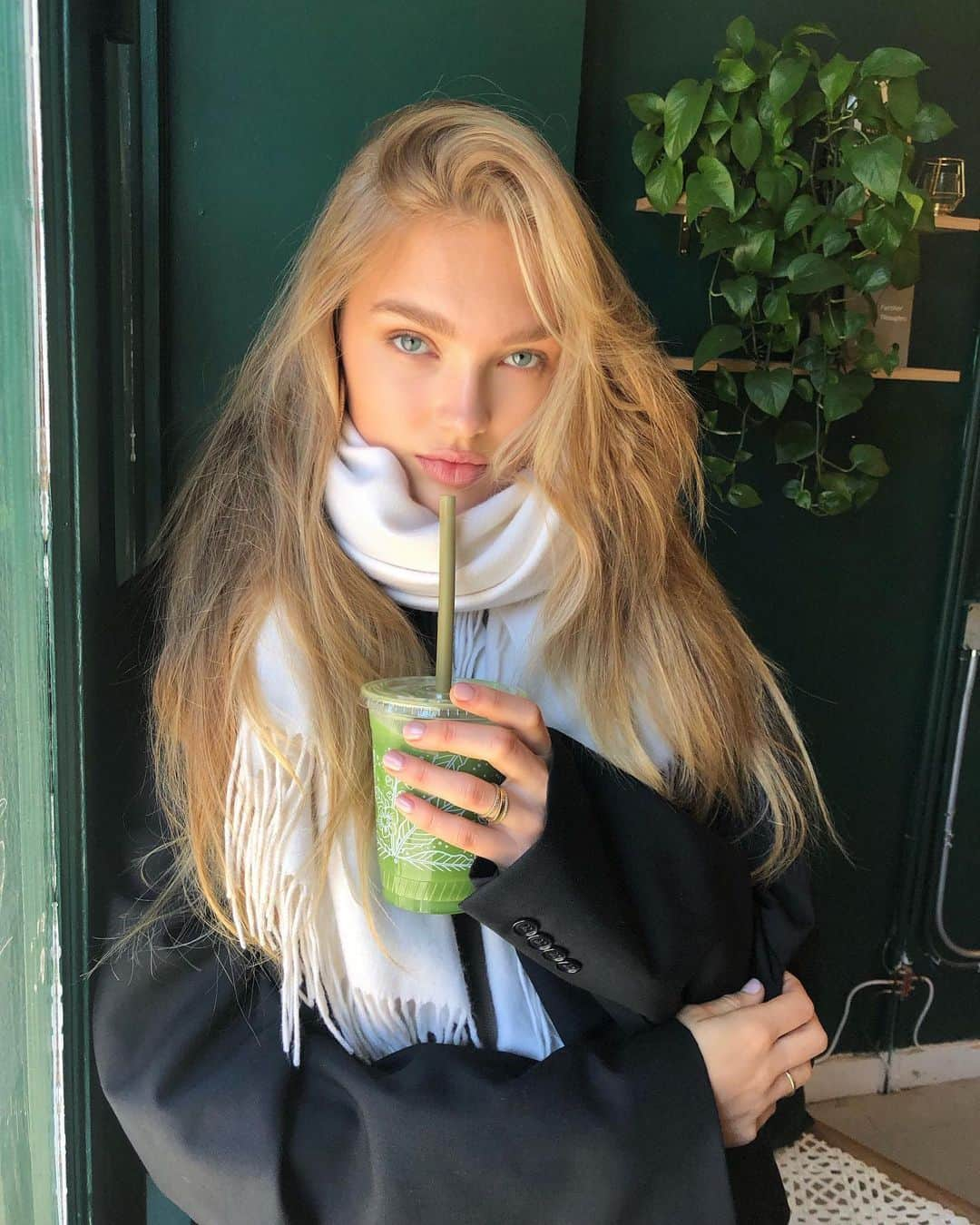 ロミー・ストリドさんのインスタグラム写真 - (ロミー・ストリドInstagram)「tea time 🍵💋」10月10日 23時14分 - romeestrijd