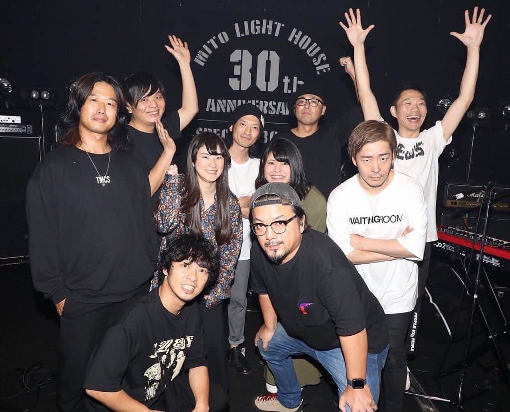 山田将司のインスタグラム：「昨夜は『mito LIGHT HOUSE 30th anniversary~SPECIAL30days~ 「祝 ライトハウス30周年＆山田将司40歳 全員集合！いやどーも！」』 ライトハウスで178Rワンマンライブでした！  opening actに水戸のバンドmagenta、そして茨城出身の森公一（WARP HOLL）。 公一もmagentaもホントに素晴らしかった！！ 公一は同じ専門学校の後輩で、現在47都道府県を弾き語りで回ってて、10/26 阿佐ヶ谷MANHOLENEXTにて、 "WARPHOLL森公一47都道府県tour 『KANADE』～SPECIAL～" 森公一(WARPHOLL)×松本明人(真空ホロウ) これまた茨城尽くし。 歌心のある茨城の後輩2人の歌を是非是非、素晴らしいので皆さんも観に行ってみて下さい！！ 茨城はホントにいいアーティスト多いんだよ！！ そして178RはG.ミヤ君（MUCC）、Ba.祐也（COCK ROACH）&智史（Mantle 5）、Dr.KAZIさんという変わらず居心地のいいメンツ。 楽屋から本番から打ち上げから全てが最高に楽しかった！！ 全15曲。 メンバー皆んな、それぞれ曲をちゃんとモノに出来てたね。 ホント流石！！ 1.孔子の唄 （COCK ROACH） 2.ジェリコ （REDЯUM） 3.自己嫌悪 （MUCC） 4.スライダー （REDЯUM） 5.深夜高速 （フラワーカンパニーズ） 6.ギブス （椎名林檎） 7.Tokyo Blue Bug （真空ホロウ） 8.満月の夕 （BRAHMAN ver.） 9.流星 （MUCC） 10.バタフライスクールエフェクト （真空ホロウ） 11.最終列車 （MUCC） 12.泣いている人 （バックホーン）  EN.1.コバルトブルー （バックホーン） EN2.大嫌い （MUCC） EN3.鸞弥栄 （COCK ROACH）  そして手作りのケーキまで頂いてしまいました。 メンバー、出演者、会場の皆さんにも祝って頂き、本当に感謝です。  どうもありがとうございました！！」