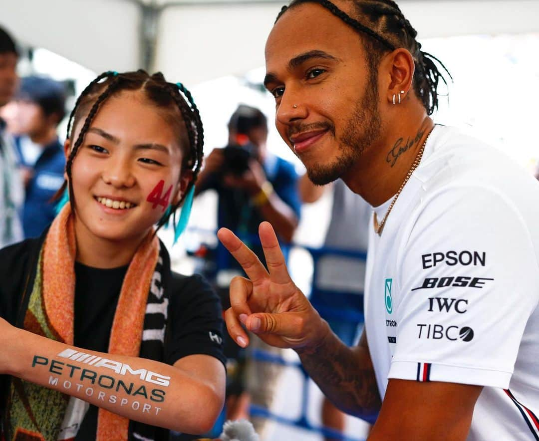 MERCEDES AMG PETRONASさんのインスタグラム写真 - (MERCEDES AMG PETRONASInstagram)「Back in Suzuka ✌️ @lewishamilton • #MercedesAMGF1 #MercedesAMG #F1 #PETRONASmotorsports #LH44 #JapaneseGP」10月10日 23時45分 - mercedesamgf1