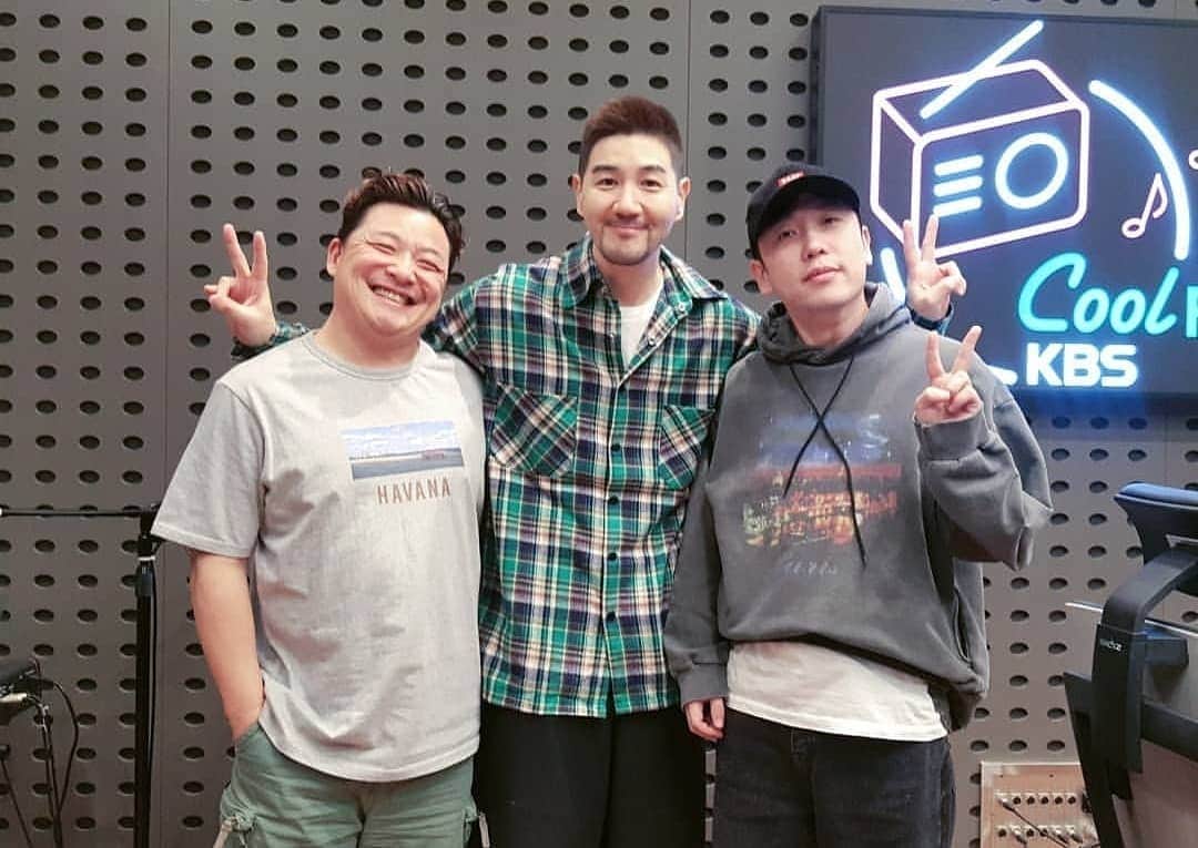 ハン・サンジンさんのインスタグラム写真 - (ハン・サンジンInstagram)「#윤정수 #남창희 #미스터라디오 #kbs 89.1 #북성로히어로 #한상진의원포 티나게 홍보.. 초대해주셔서 감사합니다!!! 이제부터 잠시 휴식기.. 모두들 건강하세요!!!」10月10日 23時46分 - hsjnews