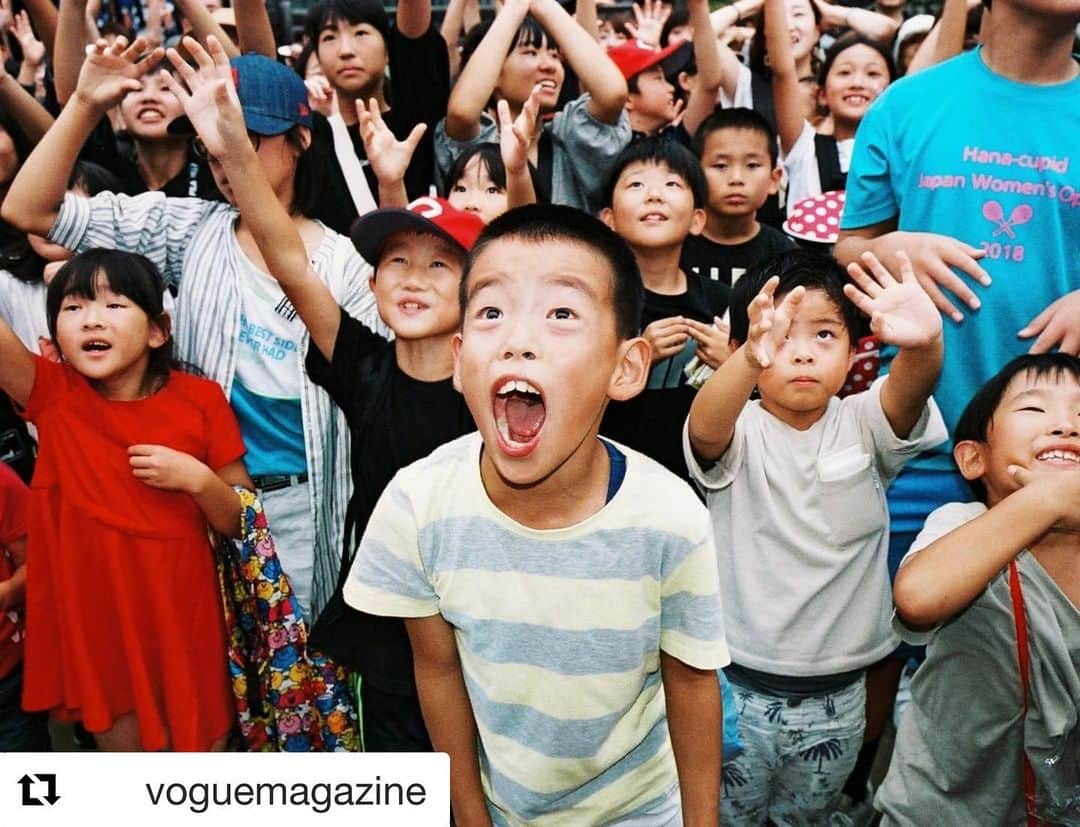 奥山由之さんのインスタグラム写真 - (奥山由之Instagram)「#Repost @voguemagazine with @get_repost ・・・ It’s no secret that Japan leads the world when it comes to brushes, particularly in the beauty industry, where global brands rely on Japanese manufacturing to create their tools. Kumano, a small city in Hiroshima prefecture, is the epicenter of the craft. More than 15 million brushes per year come out of Kumano alone. Tap the link in our bio to go inside the annual Kumano Fude Matsuri, or Brush Festival. Above: Children prepare to receive rice cakes, which are thrown as part of the ceremony. Photographed by @yoshiyukiokuyama」10月11日 0時02分 - yoshiyukiokuyama