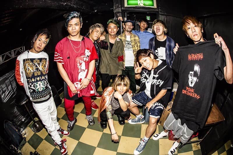 藤原広明のインスタグラム：「都会のラクダ“ホール＆ライブハウス”TOUR 2019〜立ちと座りと、ラクダ放題〜  福岡DRUM LOGOS w）UVERworld  UVERworld、そして福岡のあなたにびっくらぶっ！！🦍🦍🦍🦍 photo by @cazrowAoki」