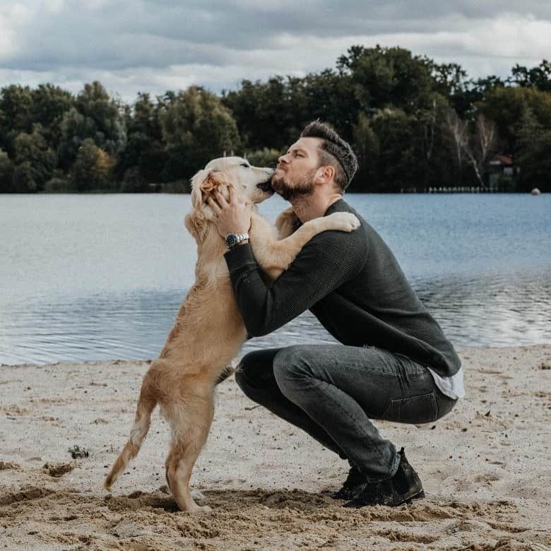 ダニエル・ギンチェクのインスタグラム：「#welthundetag🐶❤️ Photo by @ninastillerphotography」