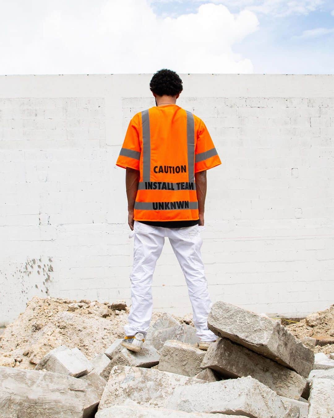 HYPEBEASTさんのインスタグラム写真 - (HYPEBEASTInstagram)「@hypebeaststyle: @unknwn has joined forces with @newyorksunshine for a co-branded collection dubbed "Demolition Unit". The four-piece capsule consisting of a hoodie, vest, tee, and helmet, is inspired by their new Miami store's construction process. Though the shop's location has not released its official opening date just yet, the collection is set to drop on UNKNWN's website Oct. 11 at 10 am EST.⁠⠀ Photo: UNKNWN」10月11日 0時42分 - hypebeast
