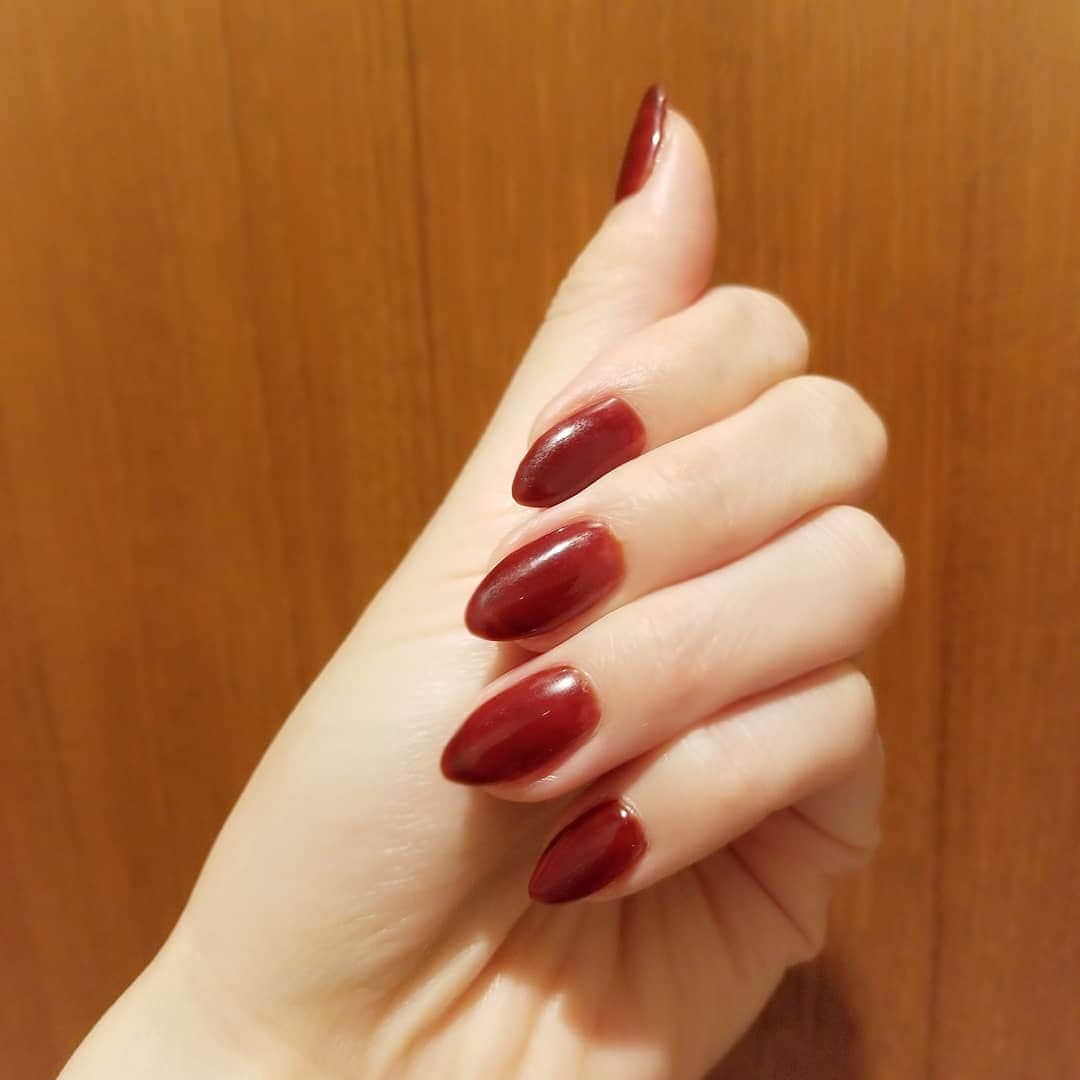 のインスタグラム：「New Nail💅💕 . この秋はブラウン☺🌾 ギリギリまで短くしてもらって、清潔感のある大人ブラウンネイルにしていただきました✨ . #ネイル #ネイルサロン #ジェルネイル #パラジェル #ワンカラーネイル #ブラウンネイル #秋ネイル #清潔感 #大人ネイル #キレイ #nail #newnails #nailsalon #gelnails #paragel #onecolornails #brownnails #autumnnails #cleanliness #grownupnails #beautiful #nailstagram #nailofinstagram #instanails #instanailstyle」