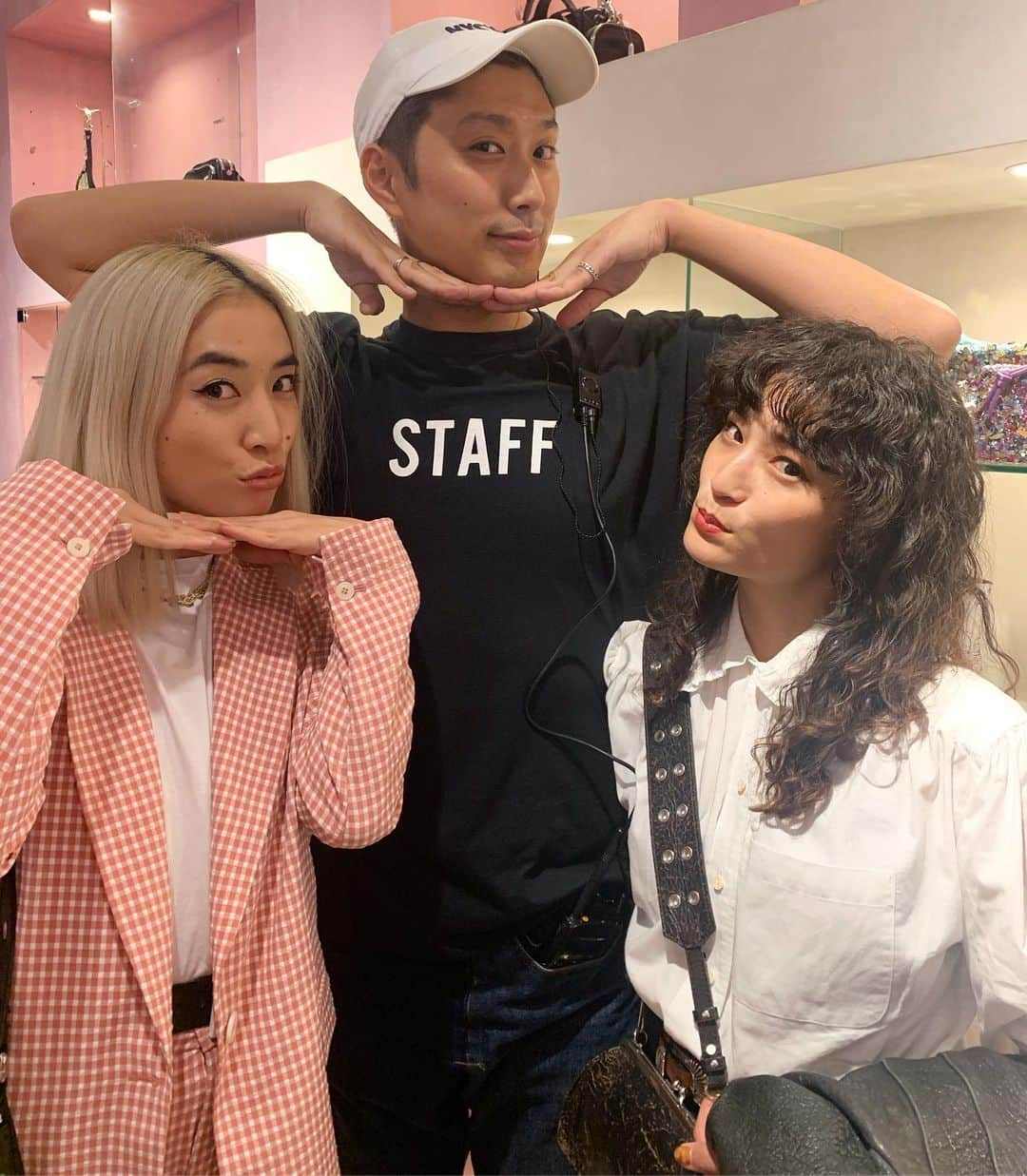 Ai Shimatsuさんのインスタグラム写真 - (Ai ShimatsuInstagram)「HAPPY 10th anniversary @openingceremony.jp 🎉 楽しかった！💝 たろーちゃんありがとー！😍 @tarolingal そしてPさんと久々のデート✨ @rieikuta  #OCtokyo10 #openingceremony  #たろーさんが忙しくて走りまわってたけど格好良かった #Pさんが奇跡的にUFOキャッチャーで缶バッジをゲット」10月11日 0時47分 - aishimatsu