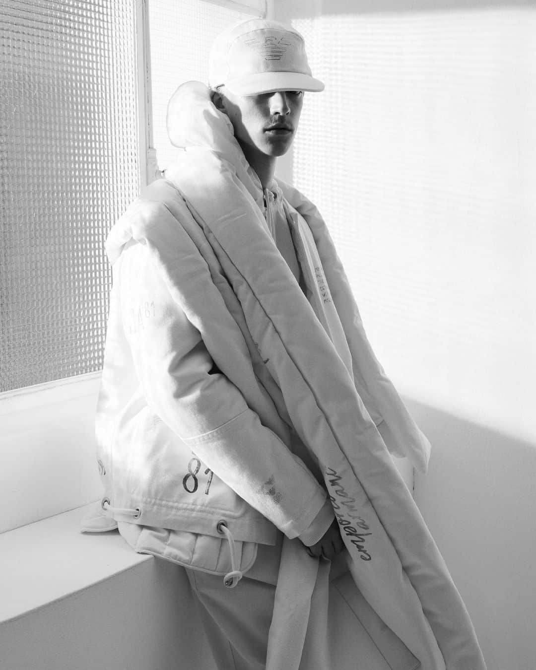 Armani Officialさんのインスタグラム写真 - (Armani OfficialInstagram)「Billowing silhouettes in white on @encensmagazine shot by @hasselblad  #EmporioArmani」10月11日 0時58分 - emporioarmani