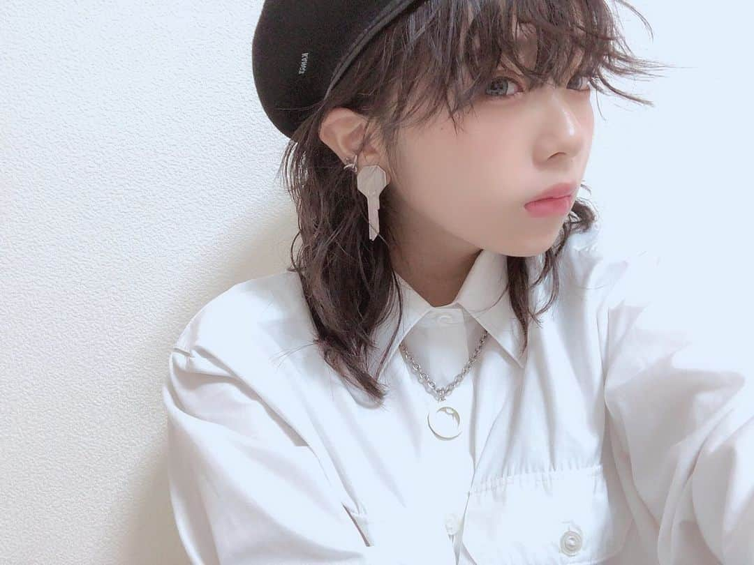 ぬーんさんのインスタグラム写真 - (ぬーんInstagram)「べべべベレー帽👻  #hat #beret #black #white #cute #cool #wolfcut #hair #youtuber #nuuuuun #follow #followme #love #nails #nail」10月11日 1時08分 - yukino_snow1211