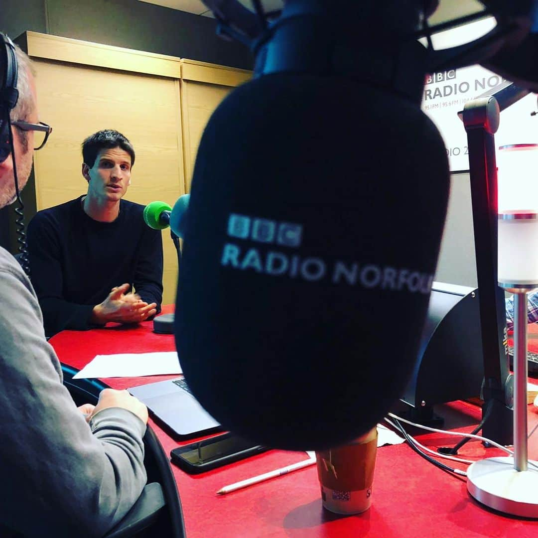 ティム・クローゼさんのインスタグラム写真 - (ティム・クローゼInstagram)「Tune in at 6pm, BBC Radio Norfolk, The Scrimmage!!! With @bobrutler, @cgoreham and myself 😄🤘 #instakräss #tk15 #bbcradionorfolk #otbc #🐤」10月11日 1時08分 - timm_klose_gt