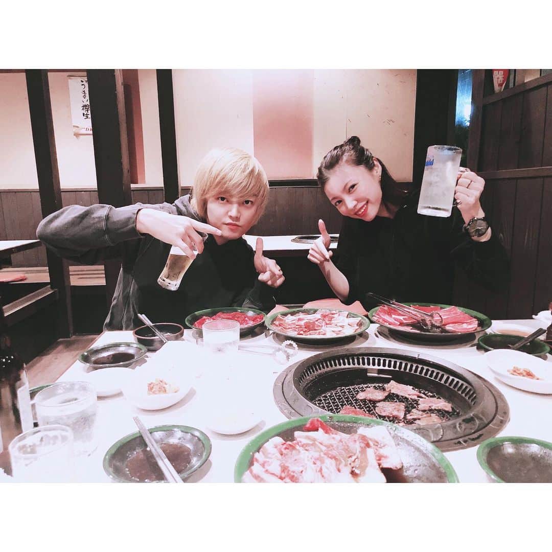 野崎夏帆のインスタグラム：「しゅんくんのメジャーデビューお祝い！﻿ 家族で焼肉🍖🍗🍴﻿ お腹いっぺぇ食べました。ありがてぇ🤘(笑) ﻿ ﻿  #ZEROSTYLE #SHUN #ギターとボーカル担当﻿ #趣味はしゅん散歩 #🐶﻿ #10月2日本クラウンよりデビュー #2020﻿ #素顔 #CDTV10月エンディング曲﻿ ﻿ #family#brother#家族で外食#焼肉#塩ロース#はるちゃん不在」