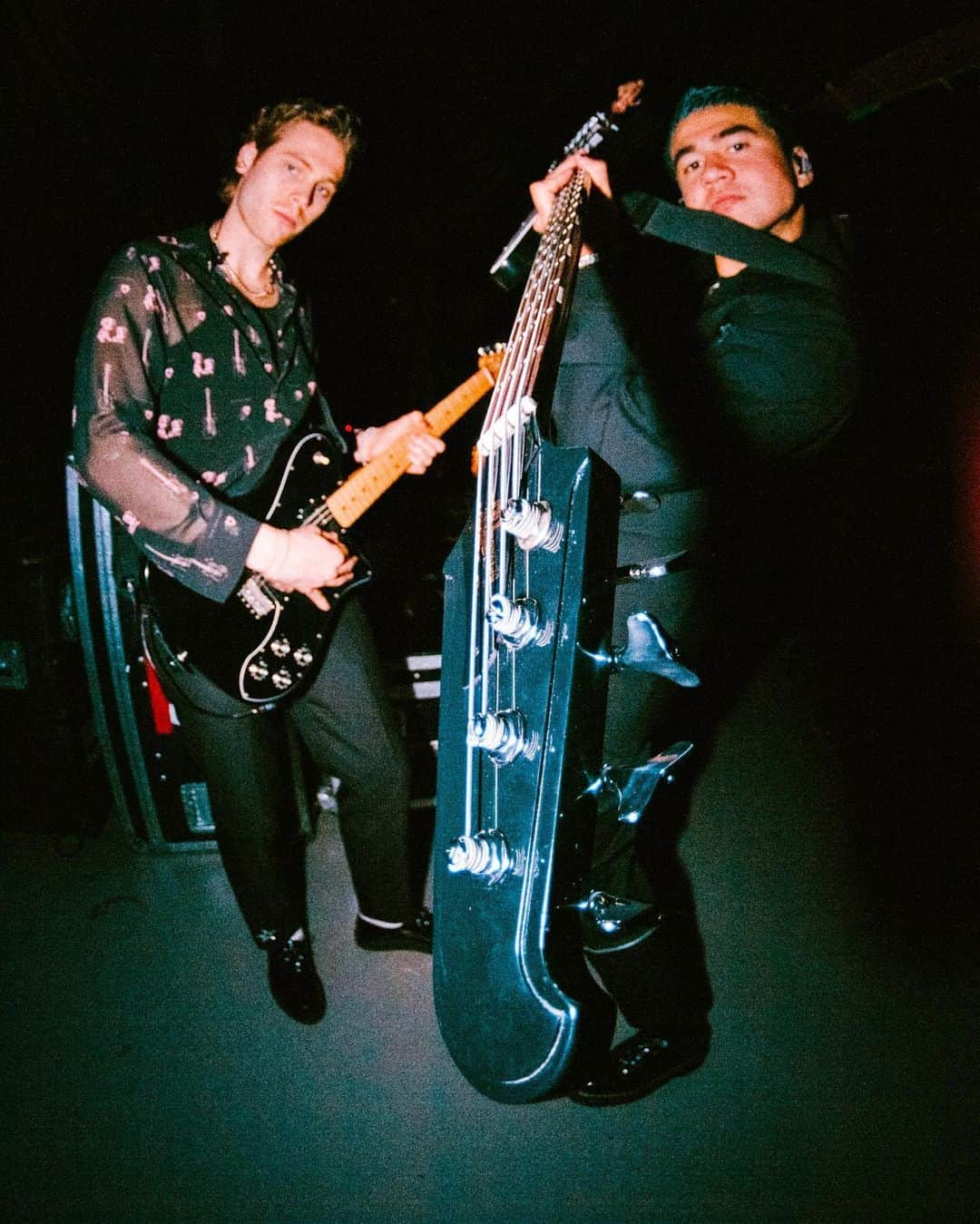 カルム・フッドのインスタグラム：「@lukehemmings and I.  @andydeluca took these photos.」