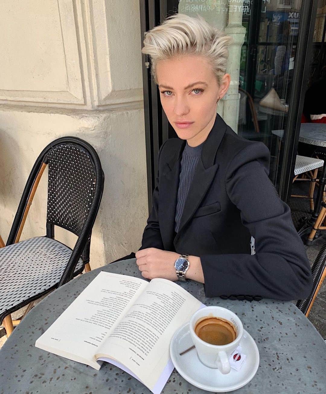 Brittenelle Fredericksさんのインスタグラム写真 - (Brittenelle FredericksInstagram)「How have I already been in Paris for almost a week? 😳 I’m honored to be here with @danielwellington at their 2019 Global Event to celebrate the launch of their #iconiclink watch!  Just a quick espresso and then off to an epic night! I’ll be sharing the evening on my stories so stay tuned 📸 #ad」10月11日 2時11分 - brittenelle
