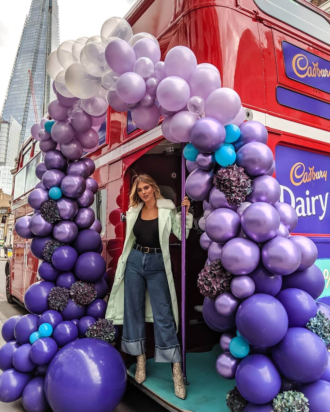 Ashley Jamesさんのインスタグラム写真 - (Ashley JamesInstagram)「AD: Well I think I had the most perfect afternoon? 💜🍫🤤 I spent today with @cadburyuk in a double-decker bus going through London learning about (and mainly eating) their brand new 30% less sugar chocolate bar. They've spent 3 years getting the formula right, and as someone who eats copious amounts of Cadbury's chocolate, I can confirm that it tastes exactly the same. It's amazing! Now if that's not the perfect day, I don't know what is! 😆🍫 #JustAsIrresistable」10月11日 2時31分 - ashleylouisejames