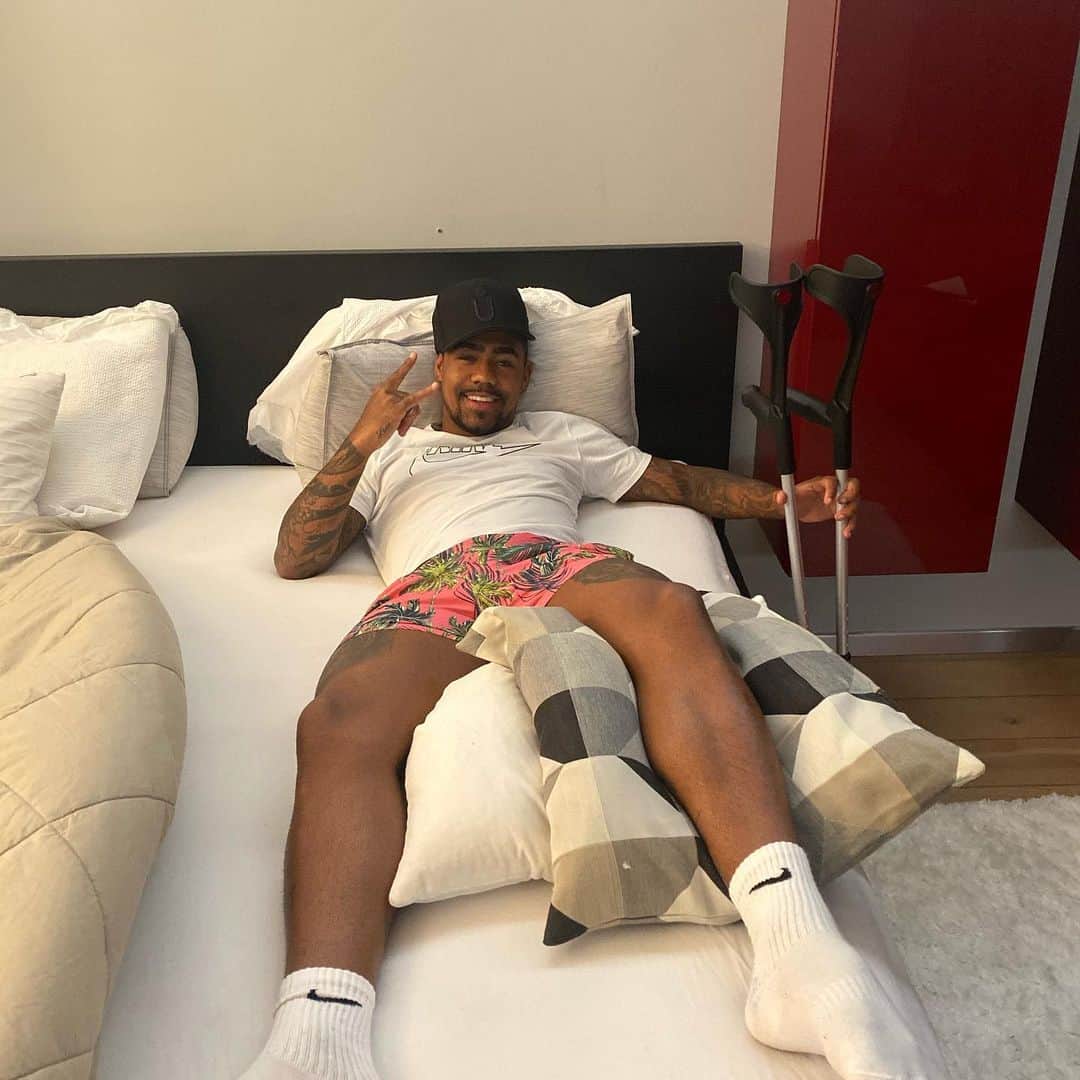 マウコム・フィリペ・シウヴァ・デ・オリヴェイラのインスタグラム：「Queria agradecer a todos pelas mensagens de apoio , agora foco na recuperação , obrigado pelo carinho de todos .... TMJ 🙌🏾💪🏾 “voltarei mais forte “」
