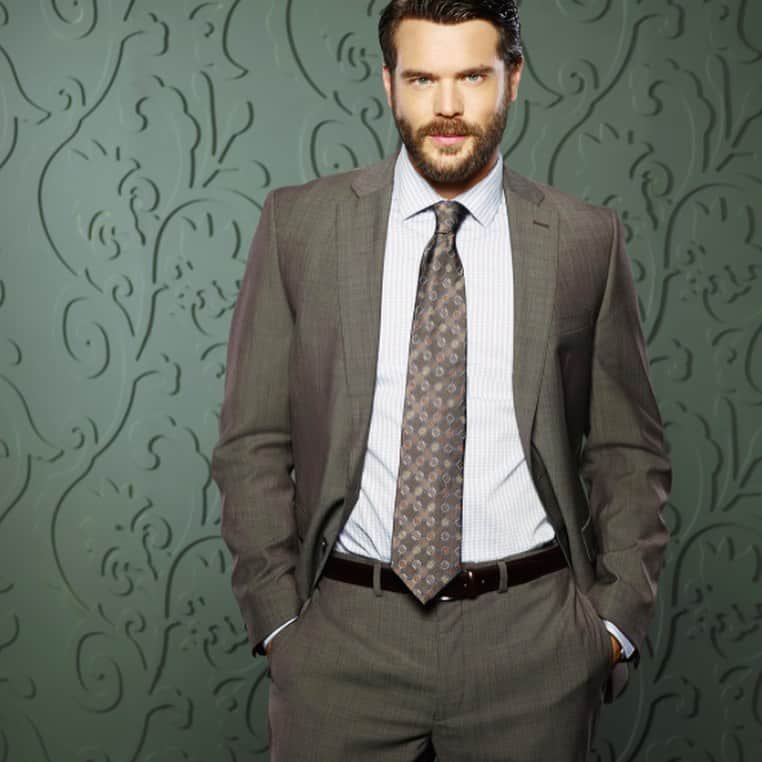 のインスタグラム：「Season 1....👨🏻 Season 6...👴🏻 I’m a little more “distinguished” than when we started but well worth the ride. #HTGAWM」