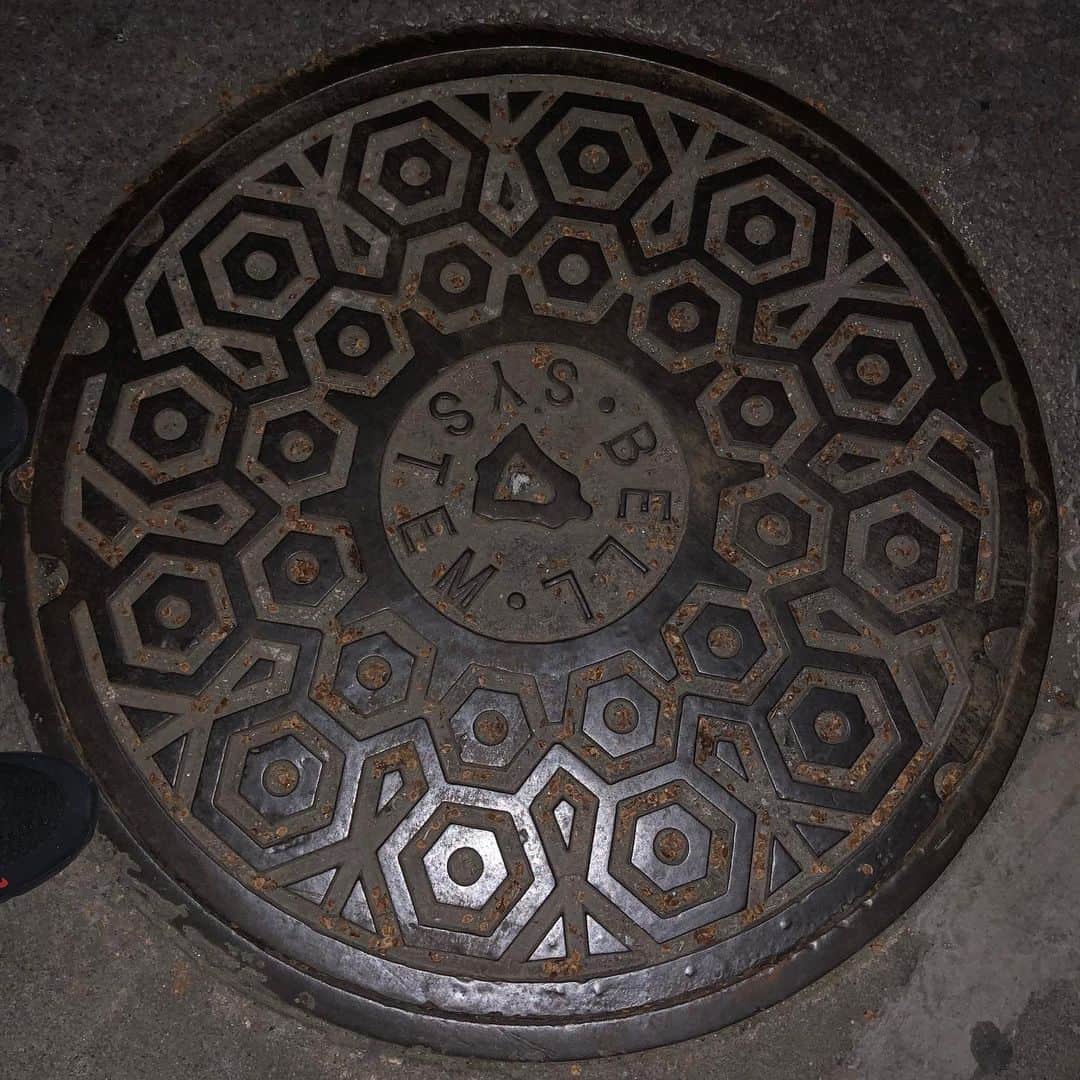 岡倫之さんのインスタグラム写真 - (岡倫之Instagram)「This is an American manhole. #manhole  #manholecover #hobby #object #art #artwork #instagood #follow #love #American #USA #Charlotte #Nashville #マンホール #マンホーラー #インスタ映え #芸術 #アート #趣味 #漢 #下を向いて歩こう #アメリカ #シャーロット #ナッシュビル」10月11日 3時54分 - great_o_khan