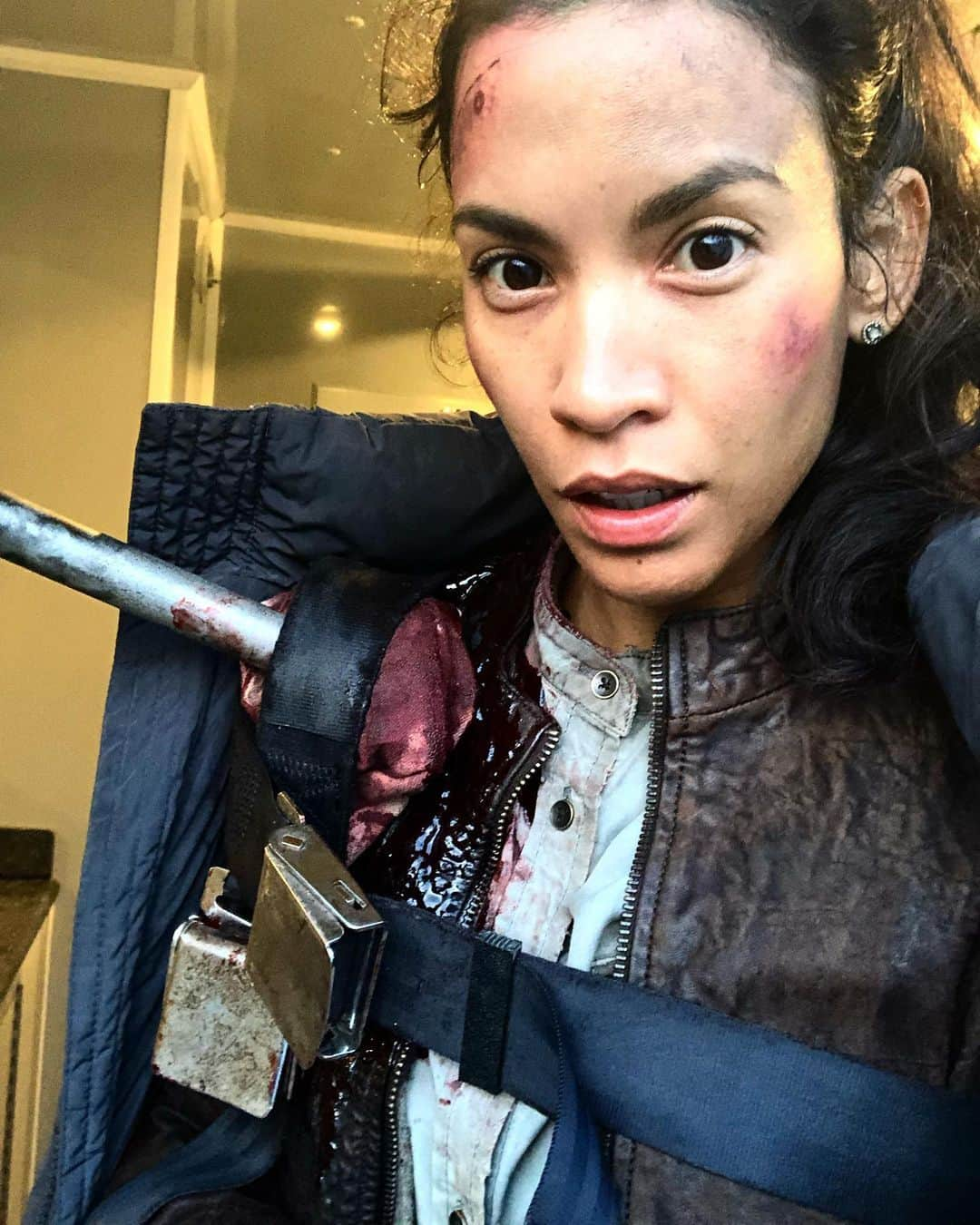 ダナイ・ガルシアさんのインスタグラム写真 - (ダナイ・ガルシアInstagram)「My @tbt is dedicated to Luciana 🥰 @feartwd season 5 - first day of shoot. You know when you realize you are going to have a bloody season. 😂😂 #stronwoman #luciana #thisisus #fearthewalkingdead #love #growth @amc_tv #workflow #learned #universeonmyside #unide #season5 #thesweetestthing #thisishappening #danaygarcia #community #fansforlife #bloodyday ##graciasportanto #tvshows #amc #television #fansforlife #loveyou #luciana  Never forget the magic 👑」10月11日 3時59分 - danaygarcia1