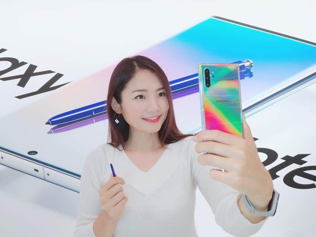 Ayanoさんのインスタグラム写真 - (AyanoInstagram)「Galaxy Note 10+📱 . 原宿の超穴場スポット「Galaxy Harajuku」で行われたGalaxy Note10+と、日本初の折りたたみディスプレイスマホGalaxy Foldの発表会を取材しました❗️ . 君は新製品ラッシュのOctoberならぬTechtoberを乗り切れるか⁉️私はすでに息切れしています🤮 . 最後にEngadget日本版の編集長アックン @engadget とセルフィー😆🤳✨近々Engadget日本版のYouTubeチャンネルに私が復帰するかも?お楽しみに〜 . #galaxy #galaxynote10plus #galaxyfold #galaxyharajuku @samsungmobile @galaxymobilejp #techtober」10月11日 4時12分 - ayanotdo