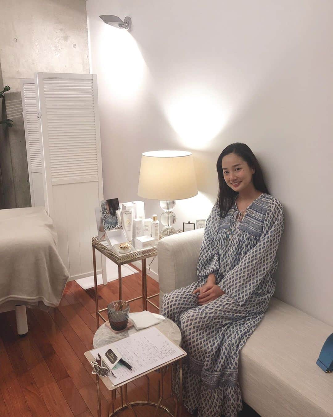 高嶋香帆のインスタグラム：「お友達の祐葉ちゃんにフェイシャルエステを施術してもらいました☺️💕 . お店もプライベート空間で居心地良すぎ！ そして肌が明るくなるの凄い😂👏 . ありがとうーーー💓」