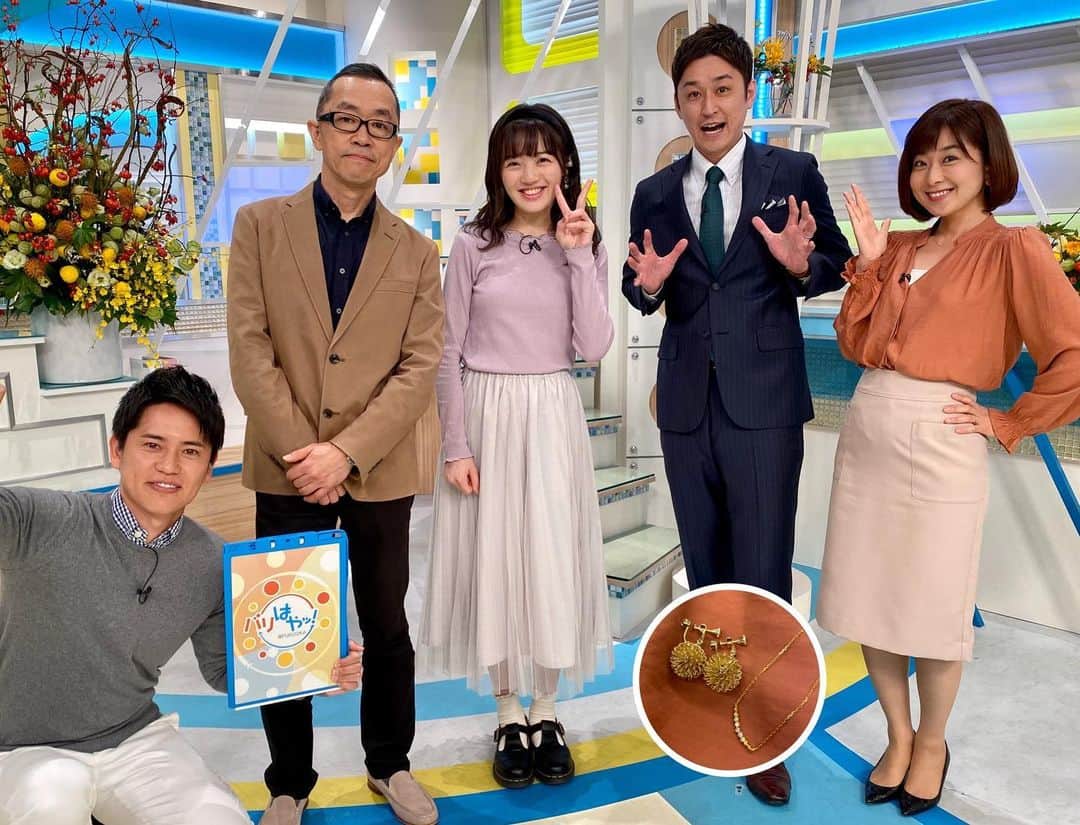 のインスタグラム：「ホークス2連勝〜！この勢いのまま、今日も勝って王手をかけてくれ〜🌟今夜の試合もFBS で放送です📣念力送ります❗️ 明日から台風で福岡も陸上で強風に注意🌪今日のうちに飛ばされやすいものをしまいましょう。  衣装は 財津アナ　アクセ　#anemone 愛ちゃん　#Honeys アクセ　#anemone」