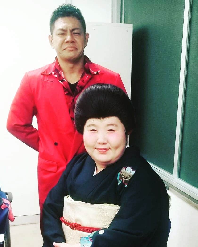 太田芳伸のインスタグラム：「皆さんお待たせしました❗ 気になってたと思うんですが この写真の投稿のやつ。  明日の夜22時10分～ NHKの『有田Ｐおもてなす』に出ます‼️ 良かったら見てくださいねー🎵 見れない人は予約してーーーーーーー‼️‼️」