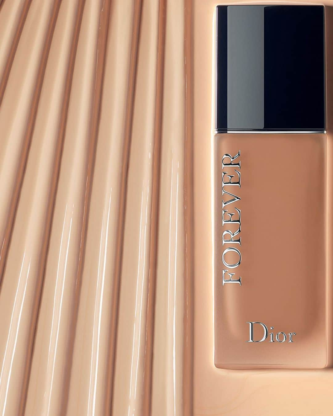 クリスチャンディオールさんのインスタグラム写真 - (クリスチャンディオールInstagram)「Discover all the Dior Makeup expertise in the Dior Forever Foundation! Whether you prefer a matte or a glowy finish, it offers flawless, hydrated skin! Also available in 67 shades to match every single skin tone. • DIOR FOREVER • #diormakeup #diorforever @diormakeup」10月11日 15時02分 - dior