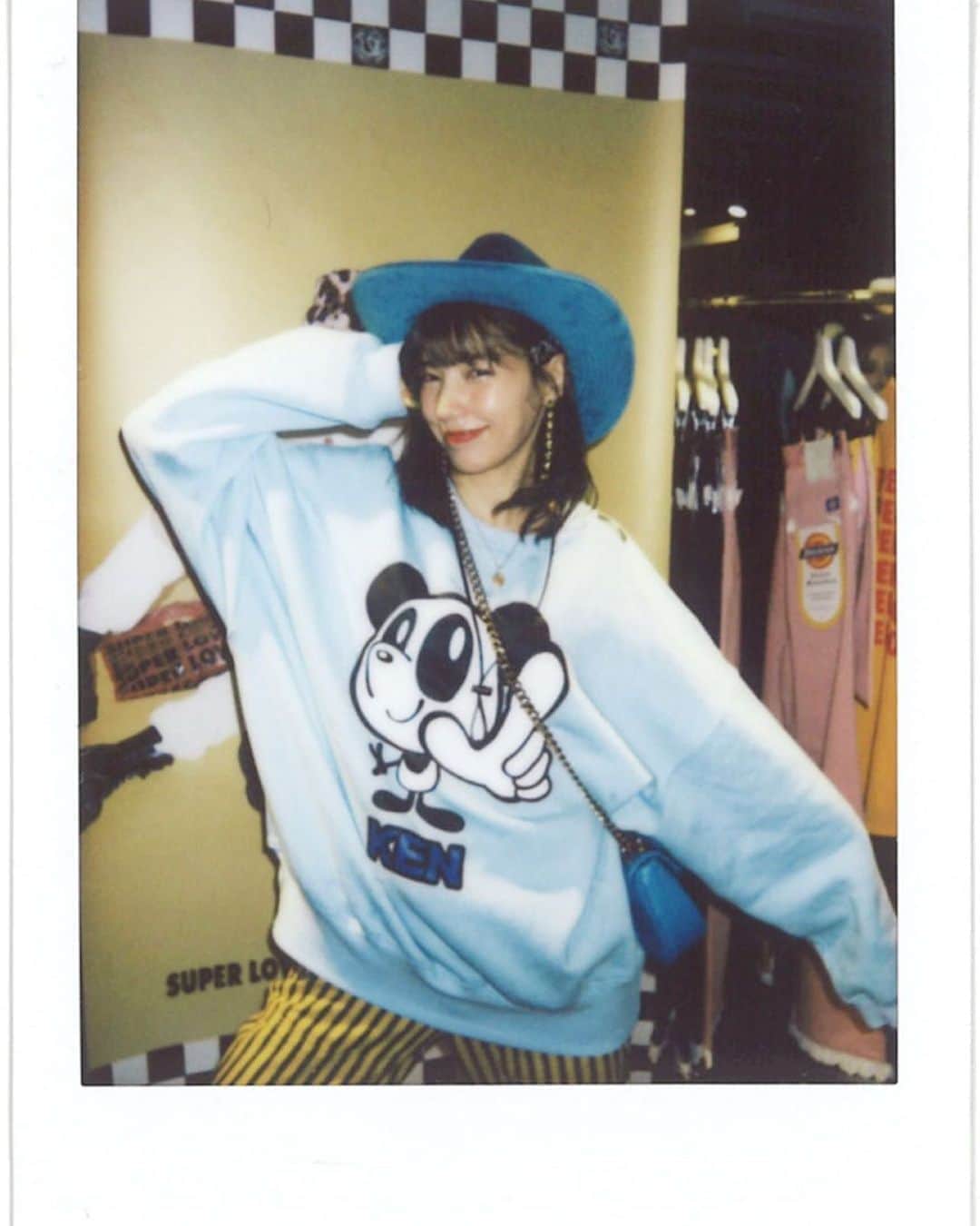 仲里依紗のインスタグラム：「❤️❤️❤️ 激アツコラボ🥺✨ なつかしい❤️ . @littlesunnybiteyoppy  @superloverstokyo  @openingceremony.jp  #年齢がバレるやつ」